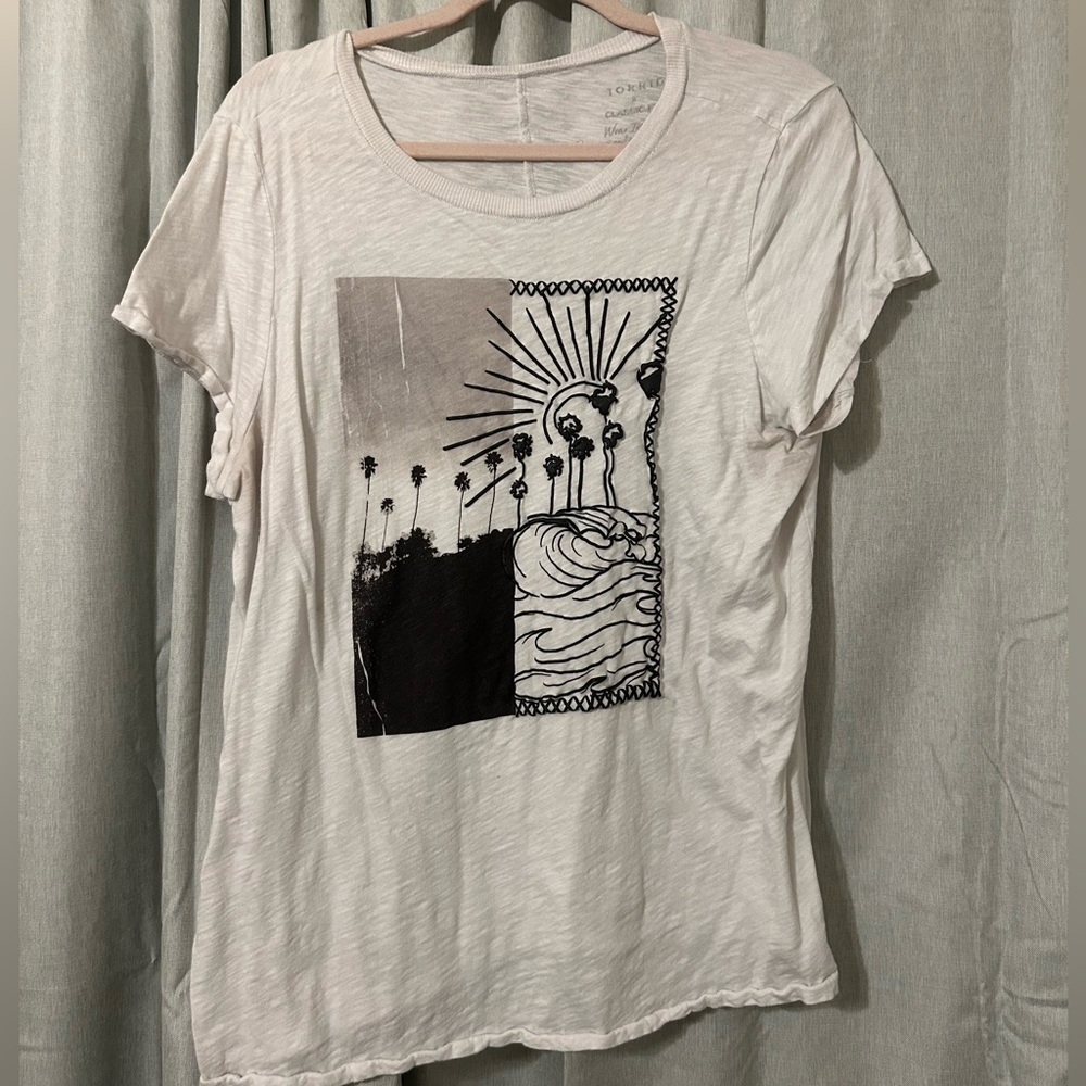 Torrid white graphic tshirt